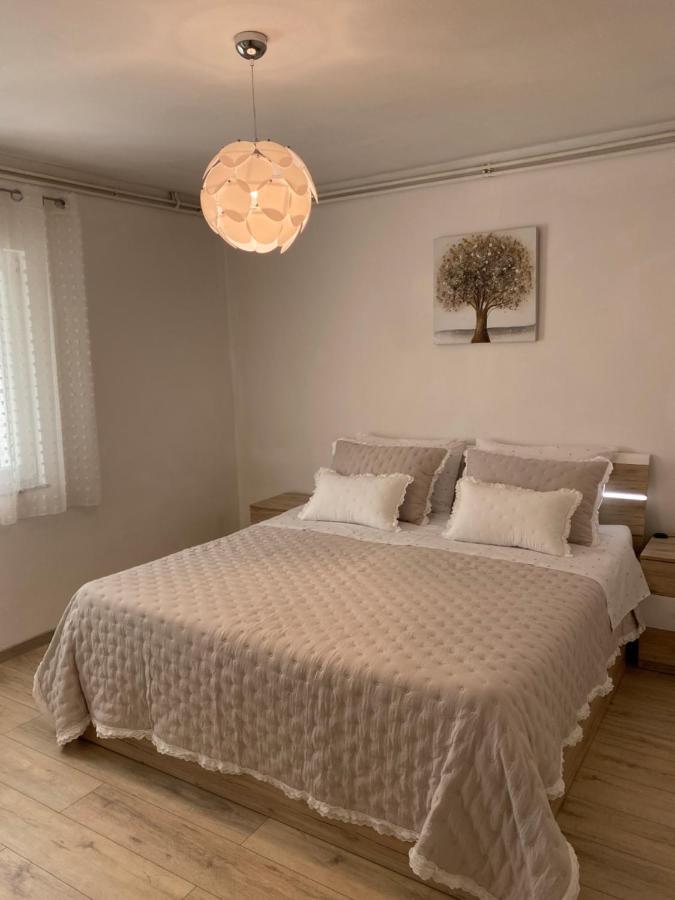 שיבניק Comfy Apartment In A Quiet Neighborhood מראה חיצוני תמונה